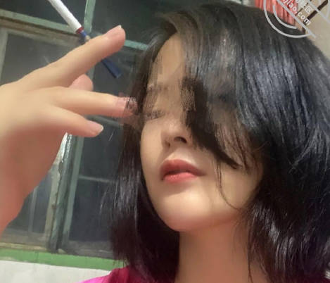 外表高冷的嫂子终于被我插入了没想到床上这么骚