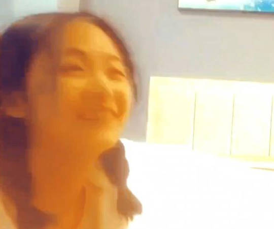 下班之后不开心被老板我把女儿拉到酒店把她给操沦陷了
